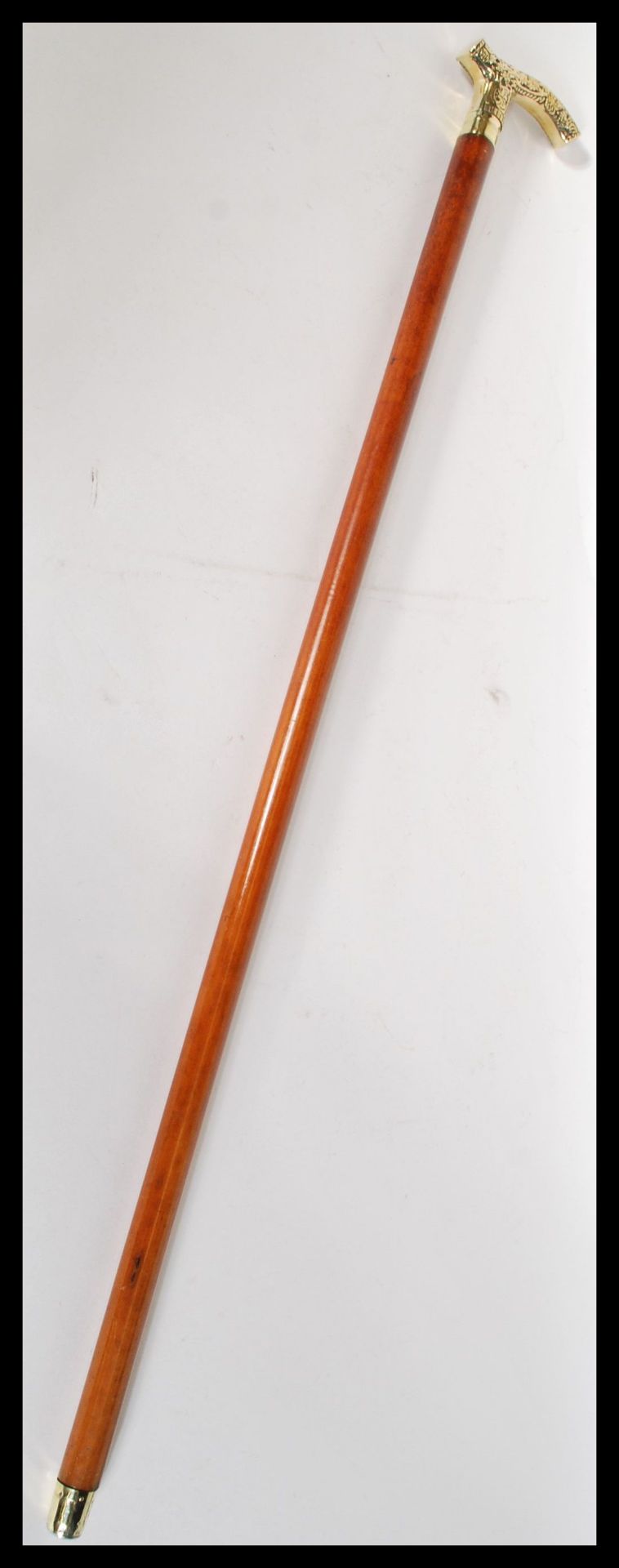 A malacca walking stick having a brass hooked handle having embossed floral detailing. Measures - Bild 4 aus 5