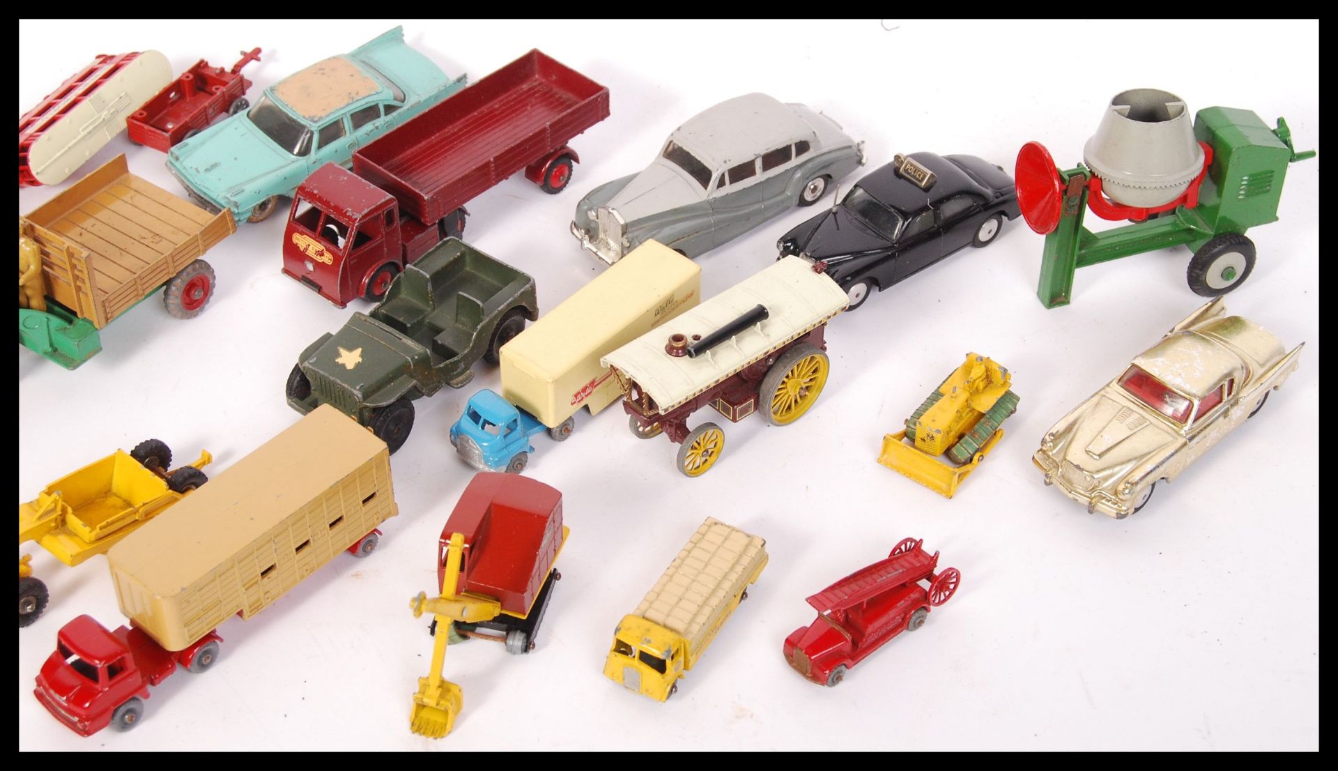 ASSORTED SCALE DIECAST MODEL MATCHBOX LESNEY, DINKY AND CORGI - Bild 2 aus 3