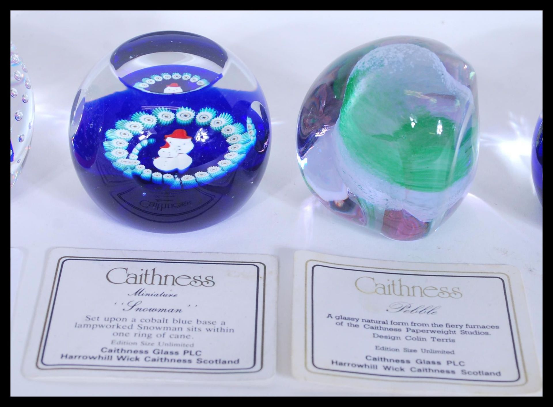 A collection of nine 20th Century Caithness Scotland Glass paperweights complete in boxes. - Bild 3 aus 7