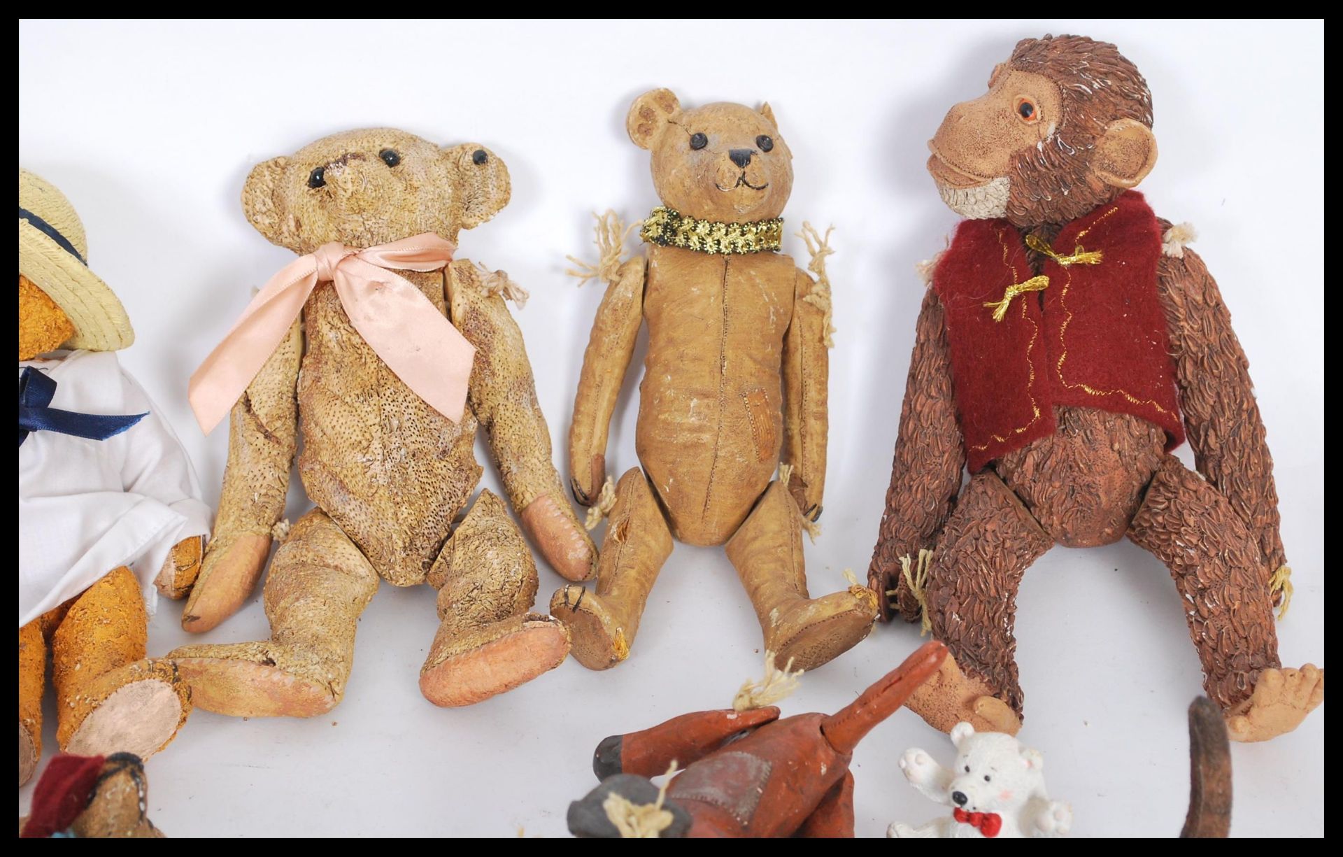 A collection of String Things children's toys designed by Peter Fagan to include, teddy bears with - Bild 3 aus 6