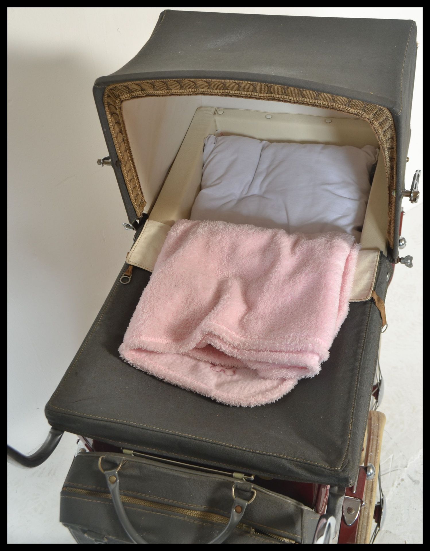 SILVERCROSS COACH BUILT DOLLS PRAM AND AMERICAN TO - Bild 6 aus 6