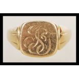 A gents 9ct gold hallmarked signet ring, engraved cartouche, rubbed marks only makers marks