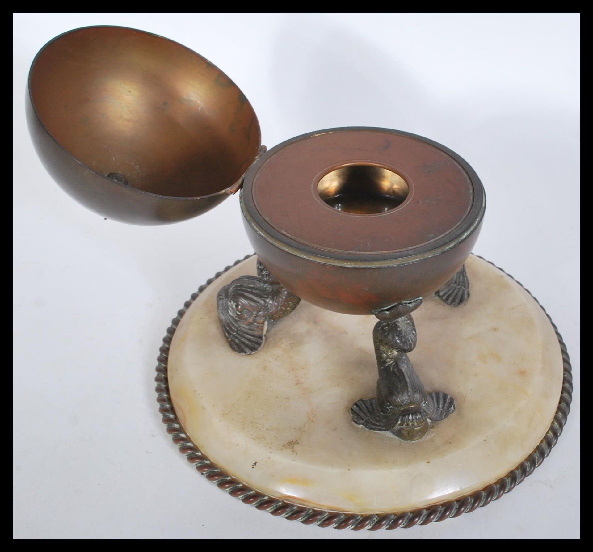 A 19th Century Victorian brass and alabaster inkwell raised on circular base with twist border. - Bild 5 aus 7