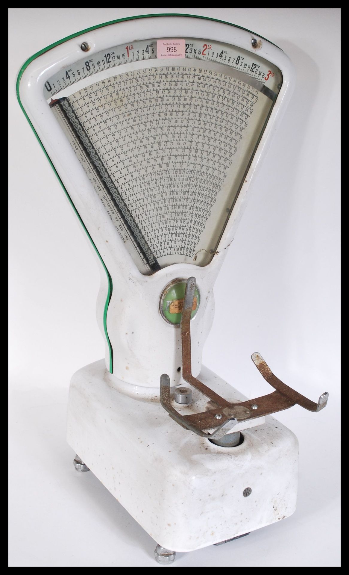 A set of vintage retro 20th Century Avery shop weighing scales having a white and green enamel
