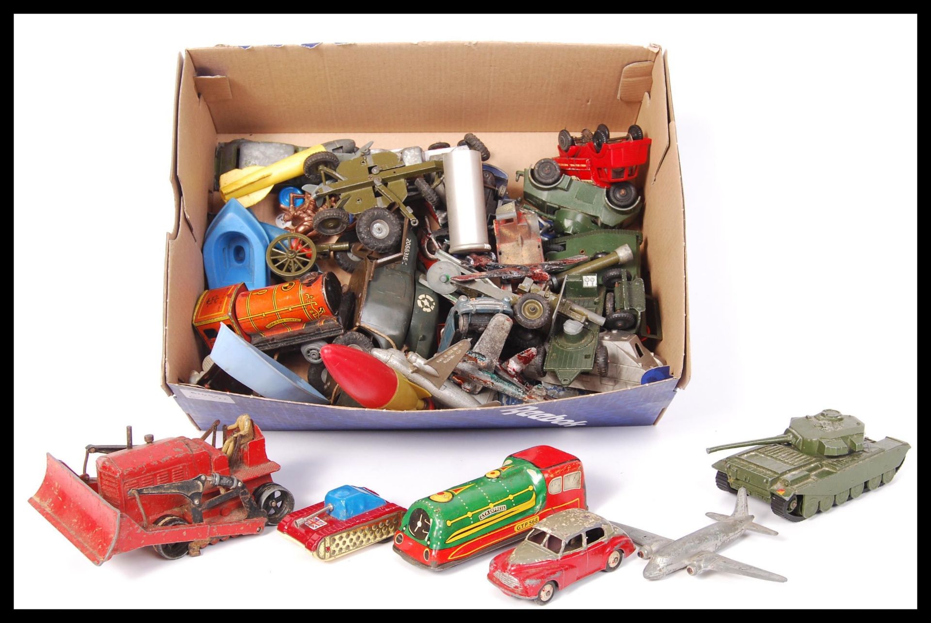 ASSORTED MIXED TOY TINPLATE AND SCALE DIECAST MODEL VEHICLES