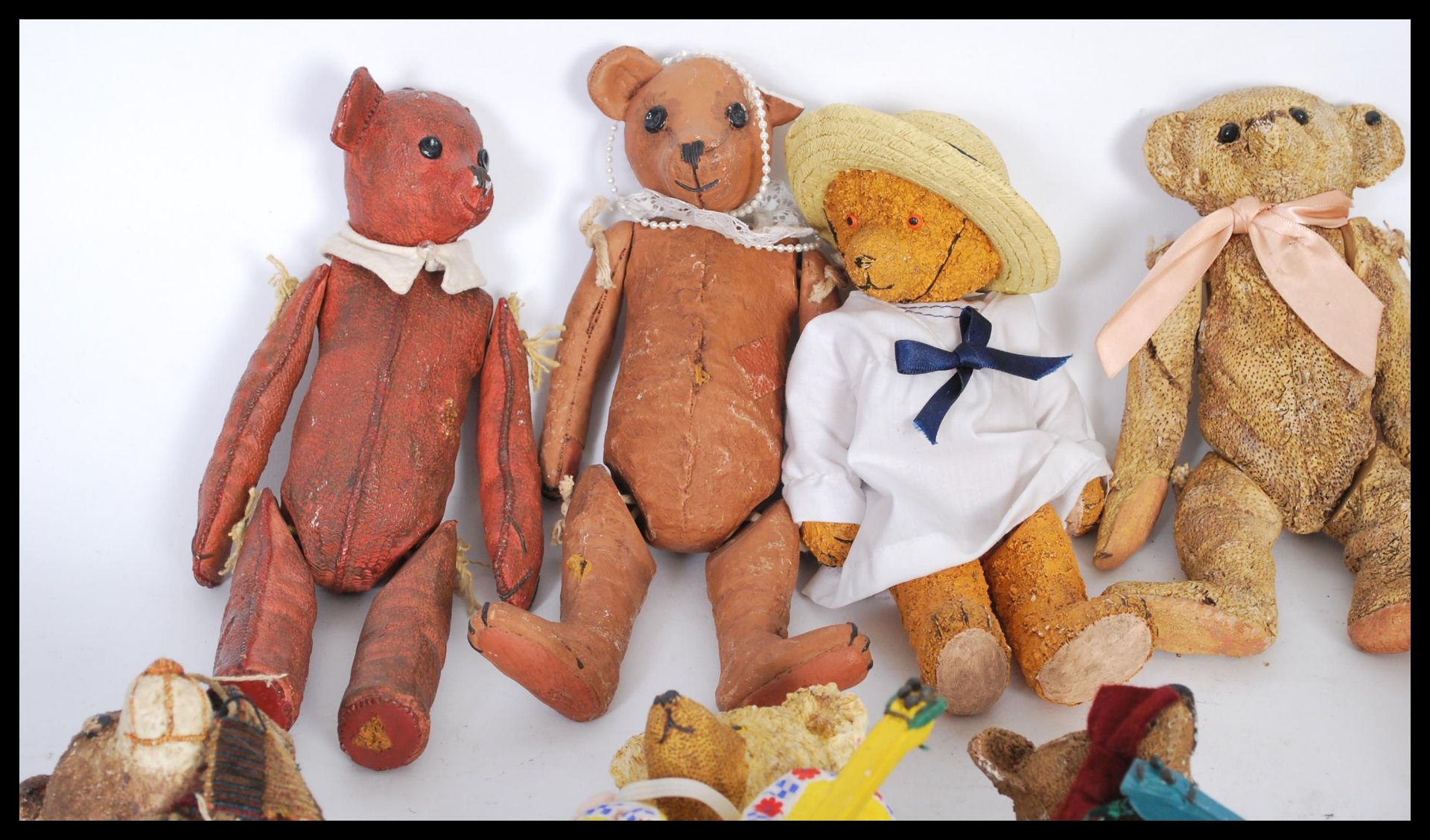 A collection of String Things children's toys designed by Peter Fagan to include, teddy bears with - Bild 2 aus 6