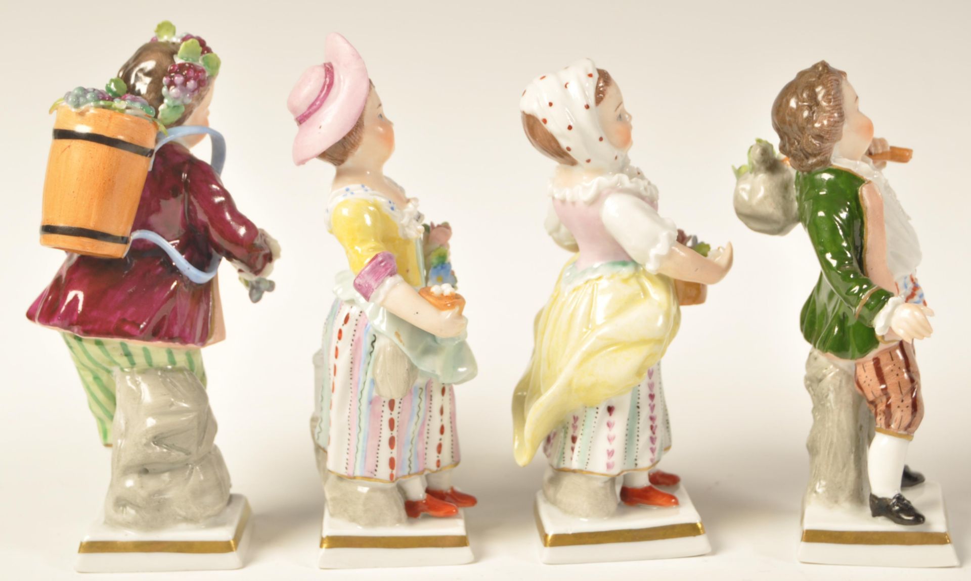 COLLECTION OF 4 19TH CENTURY SITZENDORF PORCELAIN FIGURINES - Bild 4 aus 5