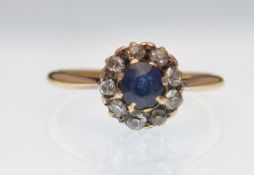 18CT GOLD 20TH CENTURY GOLD, SAPPHIRE AND DIAMOND CLUSTER RING