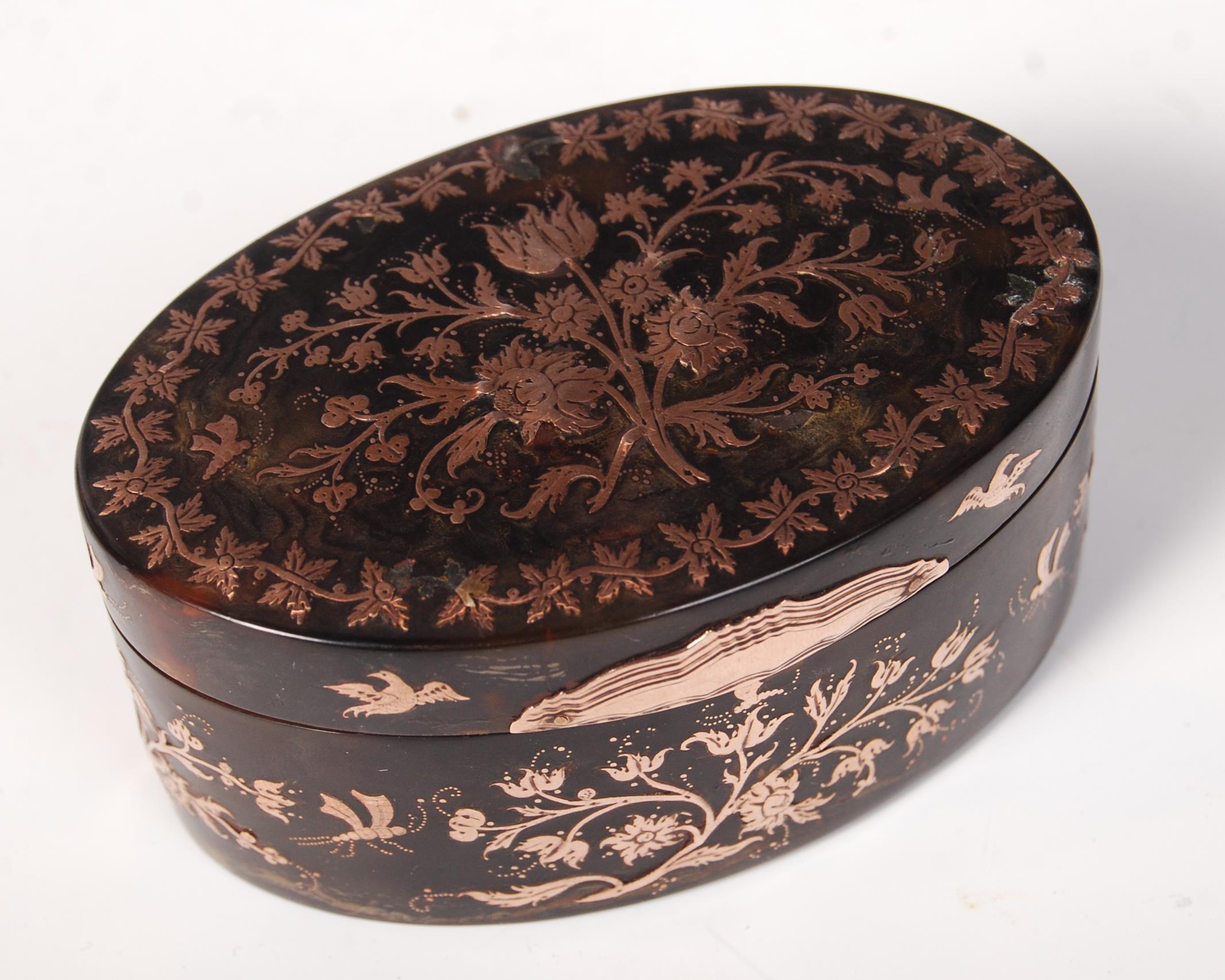 18TH CENTURY ITALIAN (NAPLES) TORTOISESHELL AND GOLD INLAID SNUFF BOX - Image 3 of 5