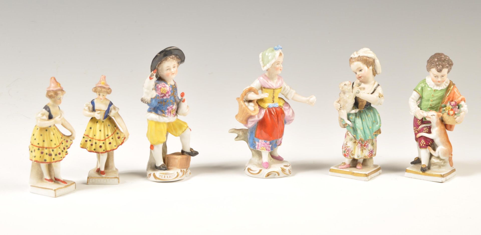 A COLLECTION OF SAMSON OF PARIS 19TH CENTURY PORCELAIN FIGURES