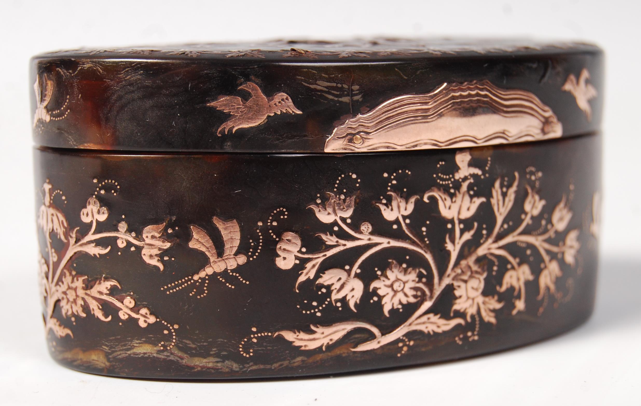 18TH CENTURY ITALIAN (NAPLES) TORTOISESHELL AND GOLD INLAID SNUFF BOX - Image 2 of 5