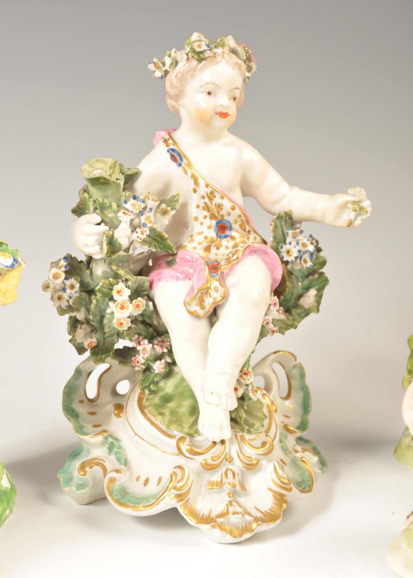 COLLECTION OF 19TH CENTURY PORCELAIN FIGURES OF CHERUBS PUTTI - Bild 4 aus 8