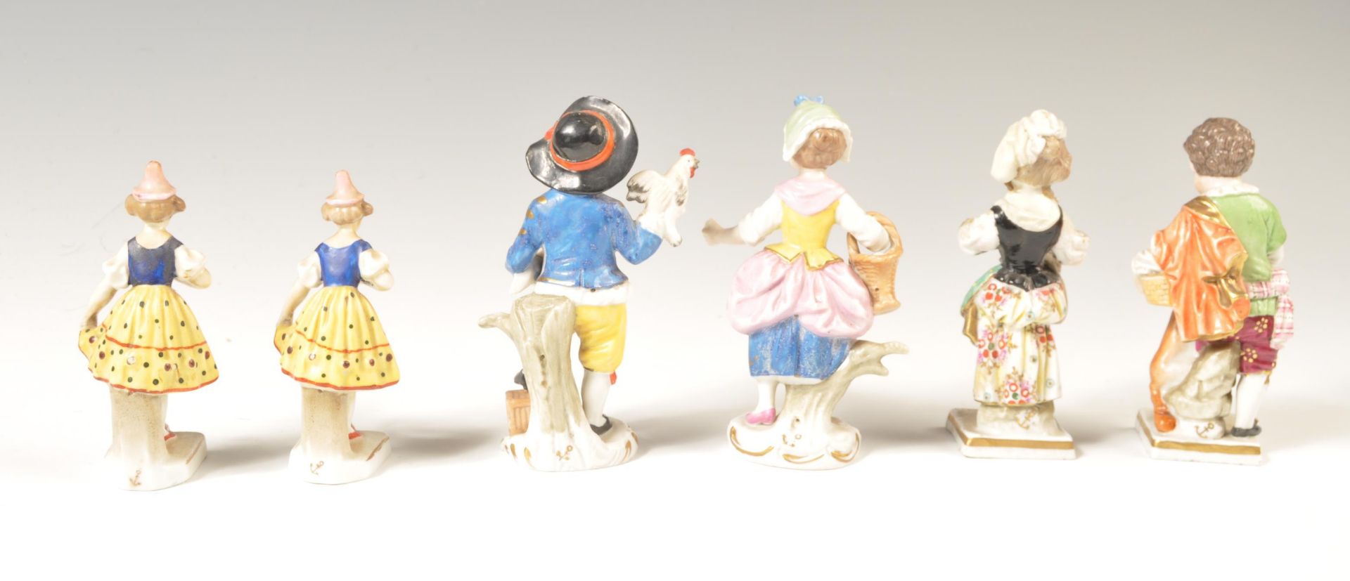 A COLLECTION OF SAMSON OF PARIS 19TH CENTURY PORCELAIN FIGURES - Bild 3 aus 5