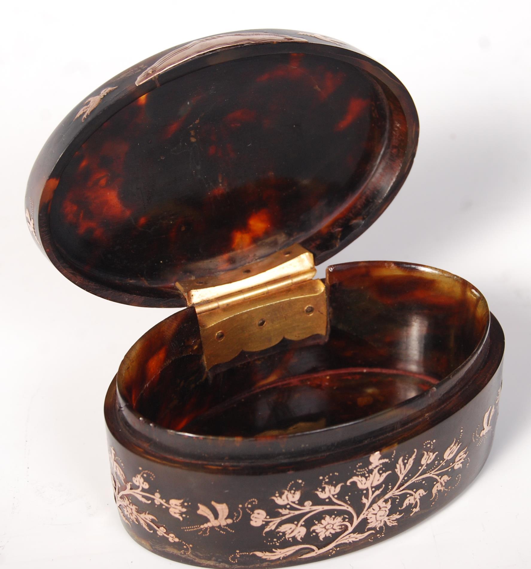 18TH CENTURY ITALIAN (NAPLES) TORTOISESHELL AND GOLD INLAID SNUFF BOX - Image 5 of 5