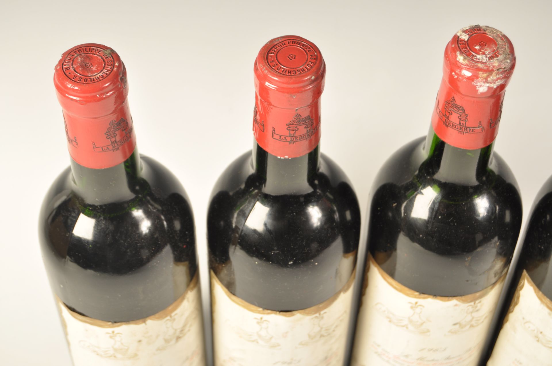 5 BOTTLES OF 1965 CHATEAU MOUTON BARON PHILIPPE RED WINE - Bild 2 aus 6