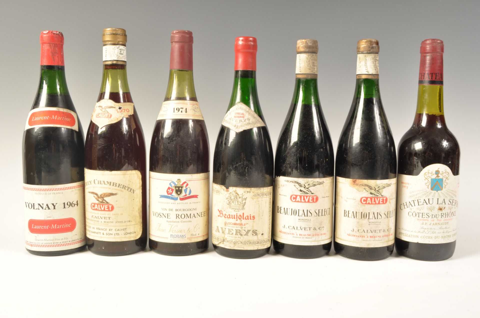 COLLECTION OF VINTAGE RED WINES TO INCLUDE CALVET, CHATEAU LA SERRE ETC