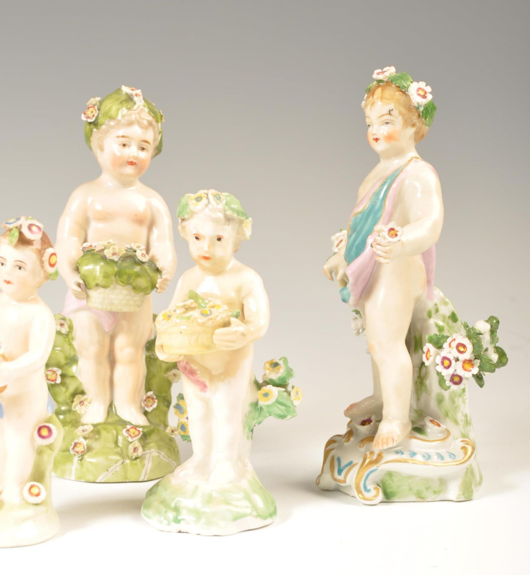 COLLECTION OF 19TH CENTURY PORCELAIN FIGURES OF CHERUBS PUTTI - Bild 2 aus 8