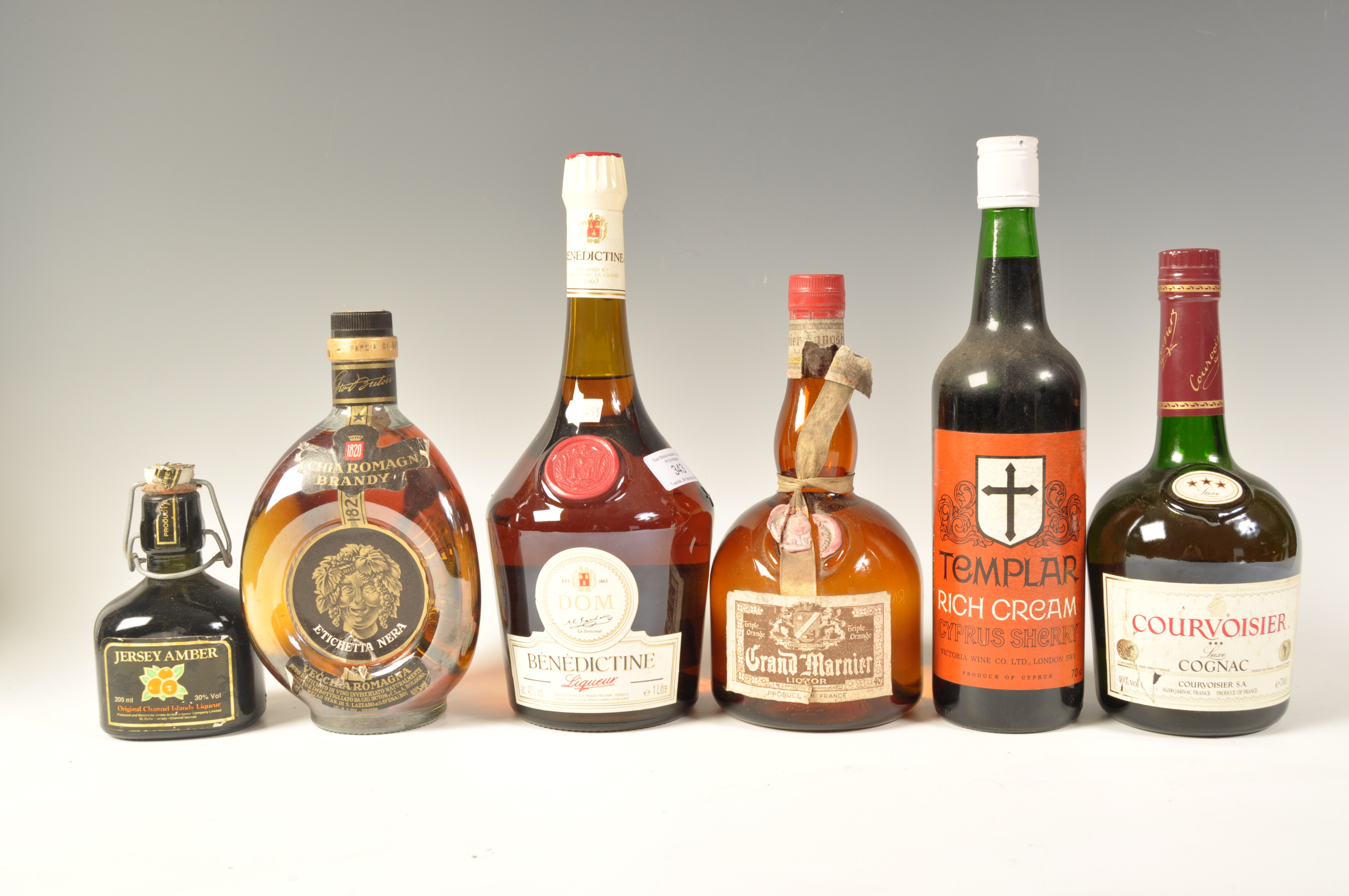 A GROUP OF SIX MIXED ALCOHOL ALL WORLD LIQUORS