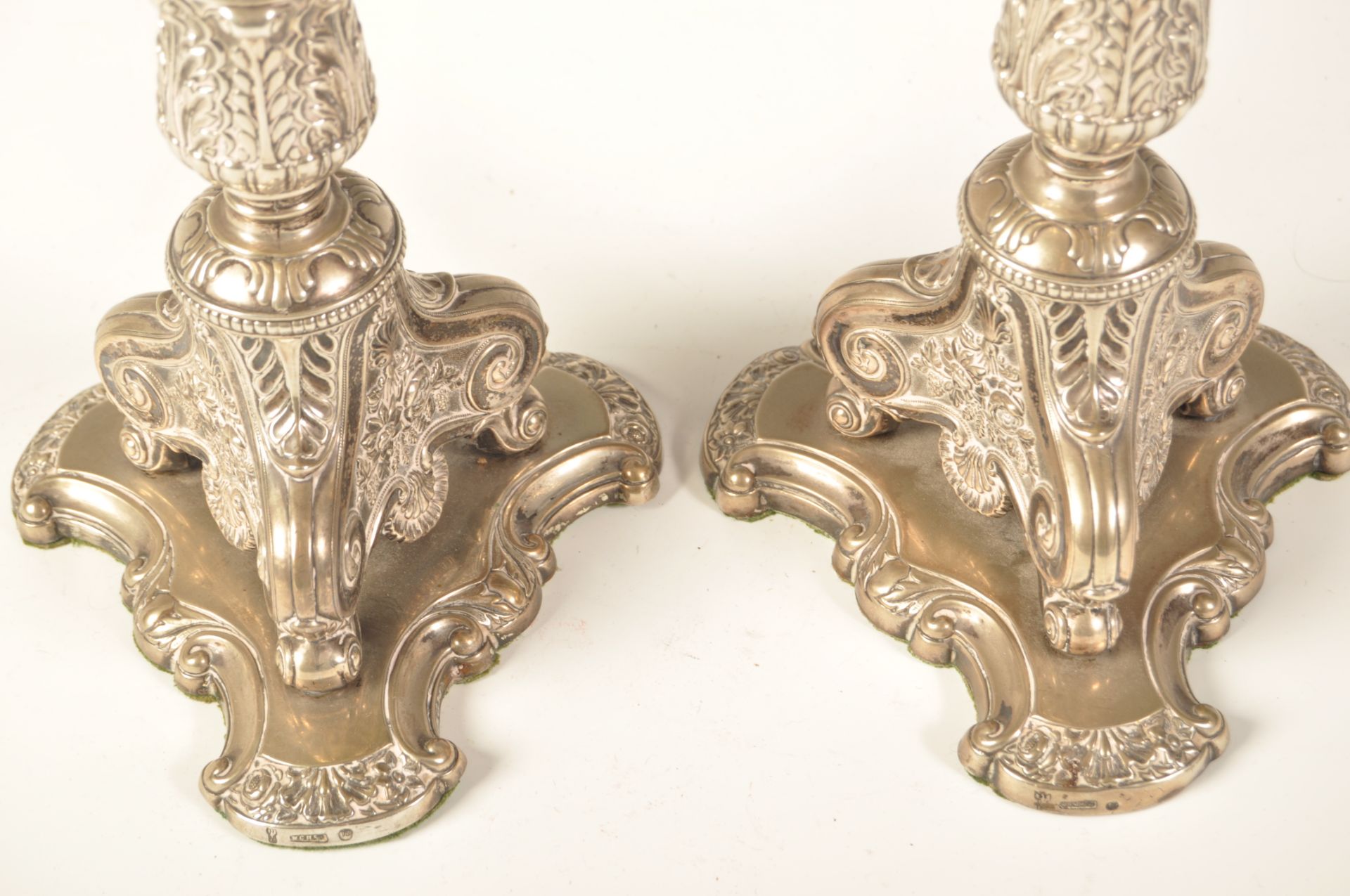 PAIR OF GERMAN 18TH - 19TH CENTURY SILVER CANDLESTICKS - Bild 2 aus 7