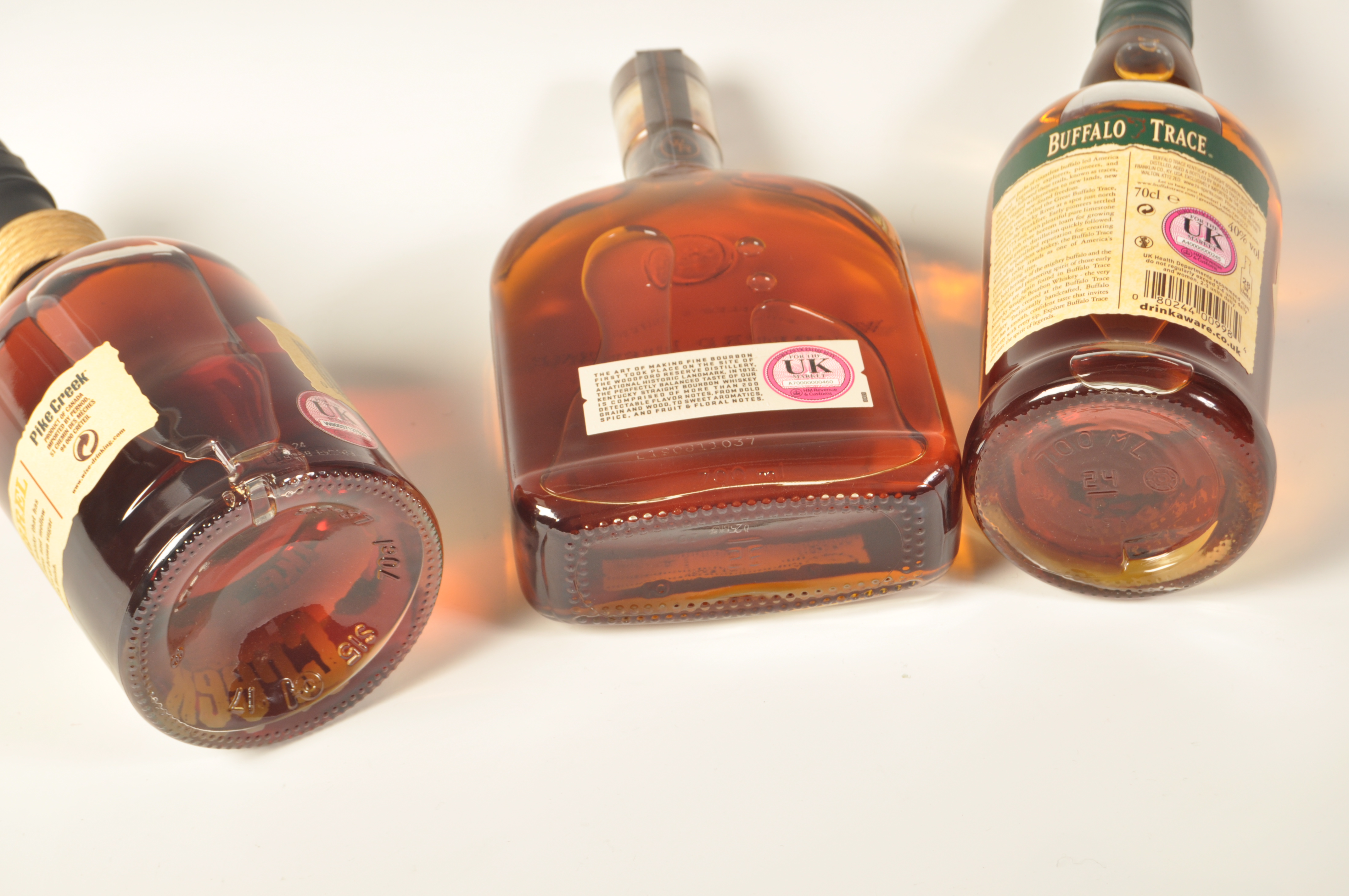 THREE BOTTLES OF AMERICAN / CANADIAN WHISKY. - Bild 4 aus 4