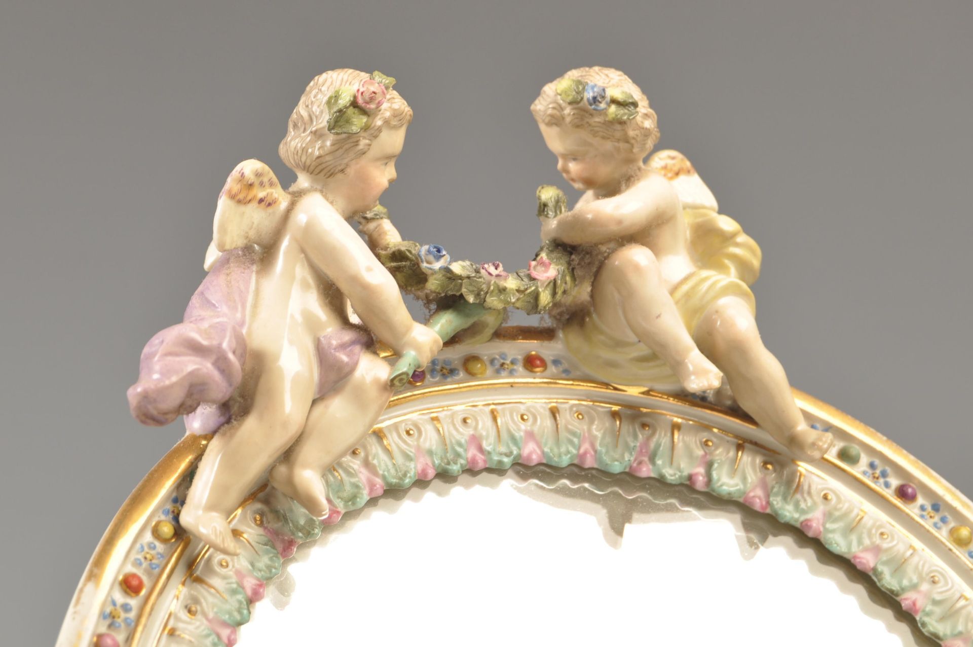 A GERMAN SITZENDORF PORCELAIN CHERUB BARBOLA EASEL MIRROR - Bild 2 aus 5