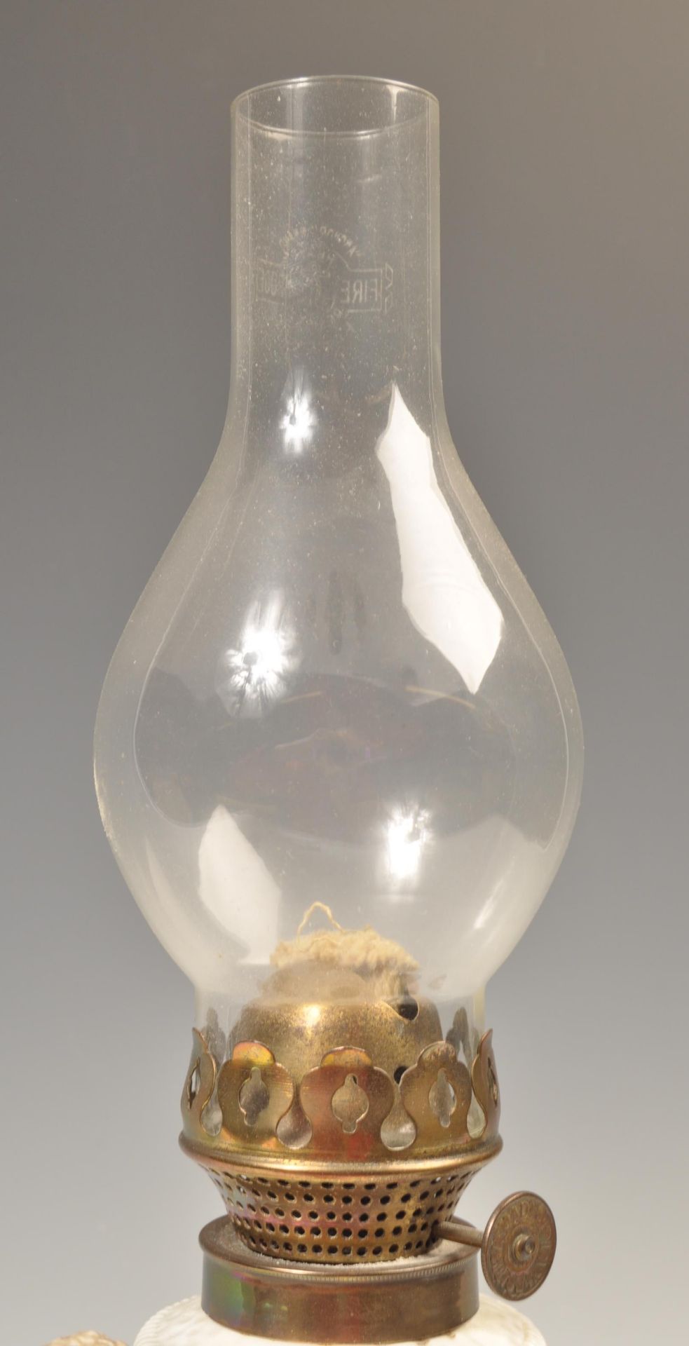 19TH CENTURY SITZENDORF PORCELAIN CHERUB / PUTTI OIL LAMP - Bild 5 aus 6