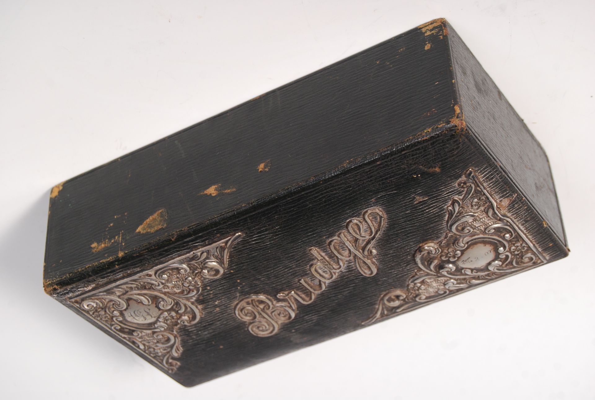 EDWARDIAN SILVER MOUNTED LEATHER BRIDGE BOX BY LEVI & SALAMAN. - Bild 6 aus 6