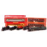 COLLECTION OF HORNBY 00 GAUGE RAILWAY TRAINSET ITEMS