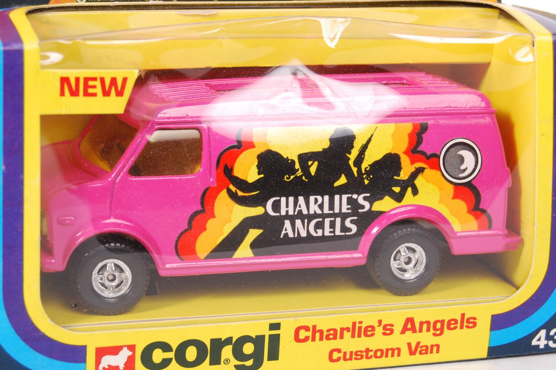 EX-SHOP STOCK CORGI CHARLIE'S ANGELS CUSTOM VAN MODEL - Bild 2 aus 4