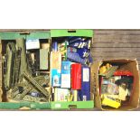 LARGE COLLECTION OF ASSORTED 00 & 0 GAUGE RAILWAY ITEMS