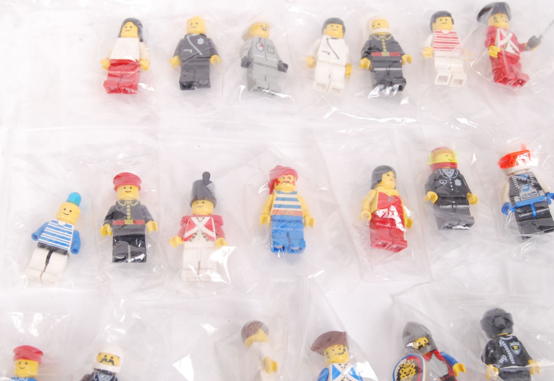 COLLECTION OF ASSORTED VINTAGE LEGO MINIFIGURES - Bild 2 aus 3