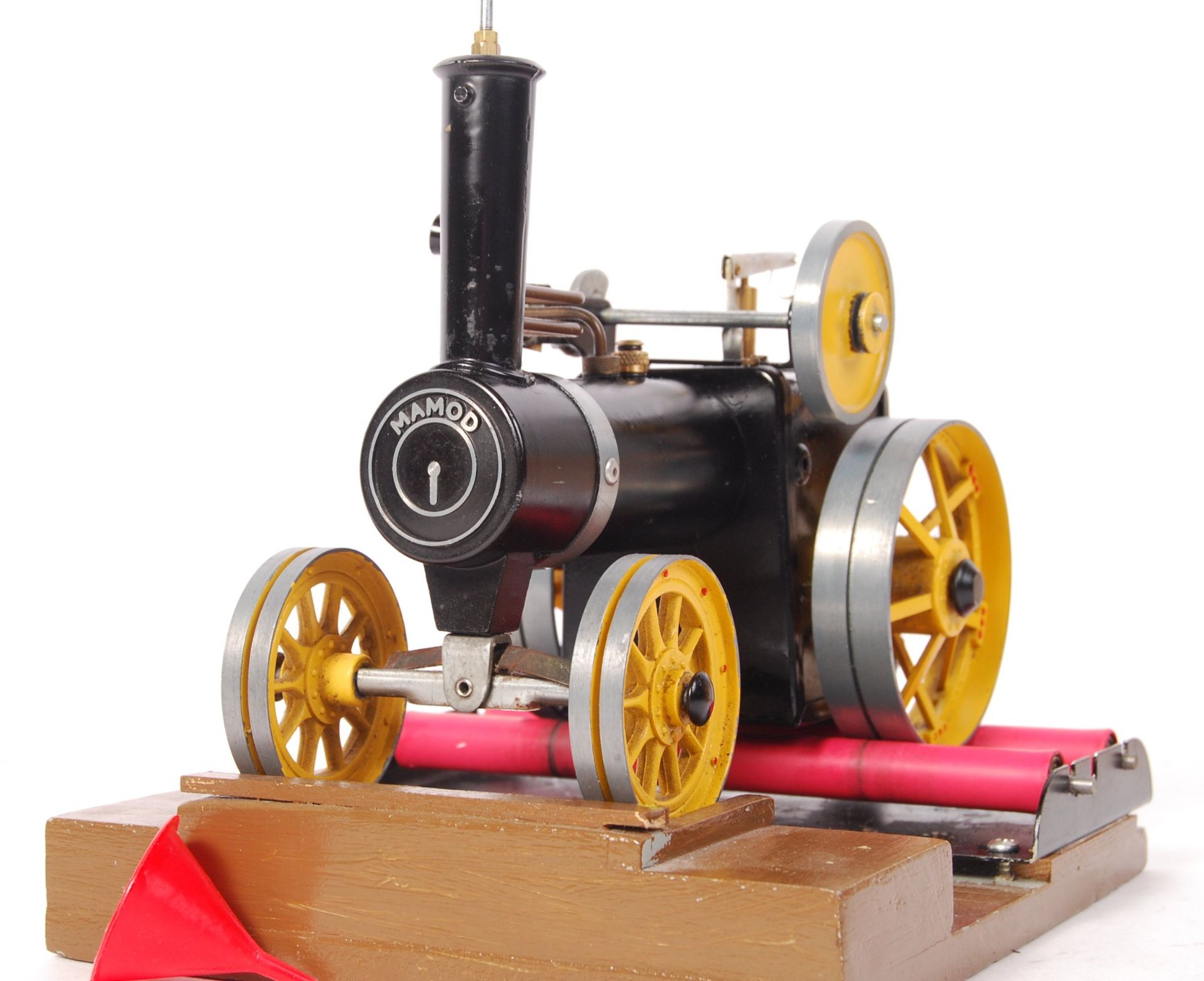 MAMOD MADE LIVE STEAM TRACTION ENGINE AND ROLLING ROAD - Bild 3 aus 5