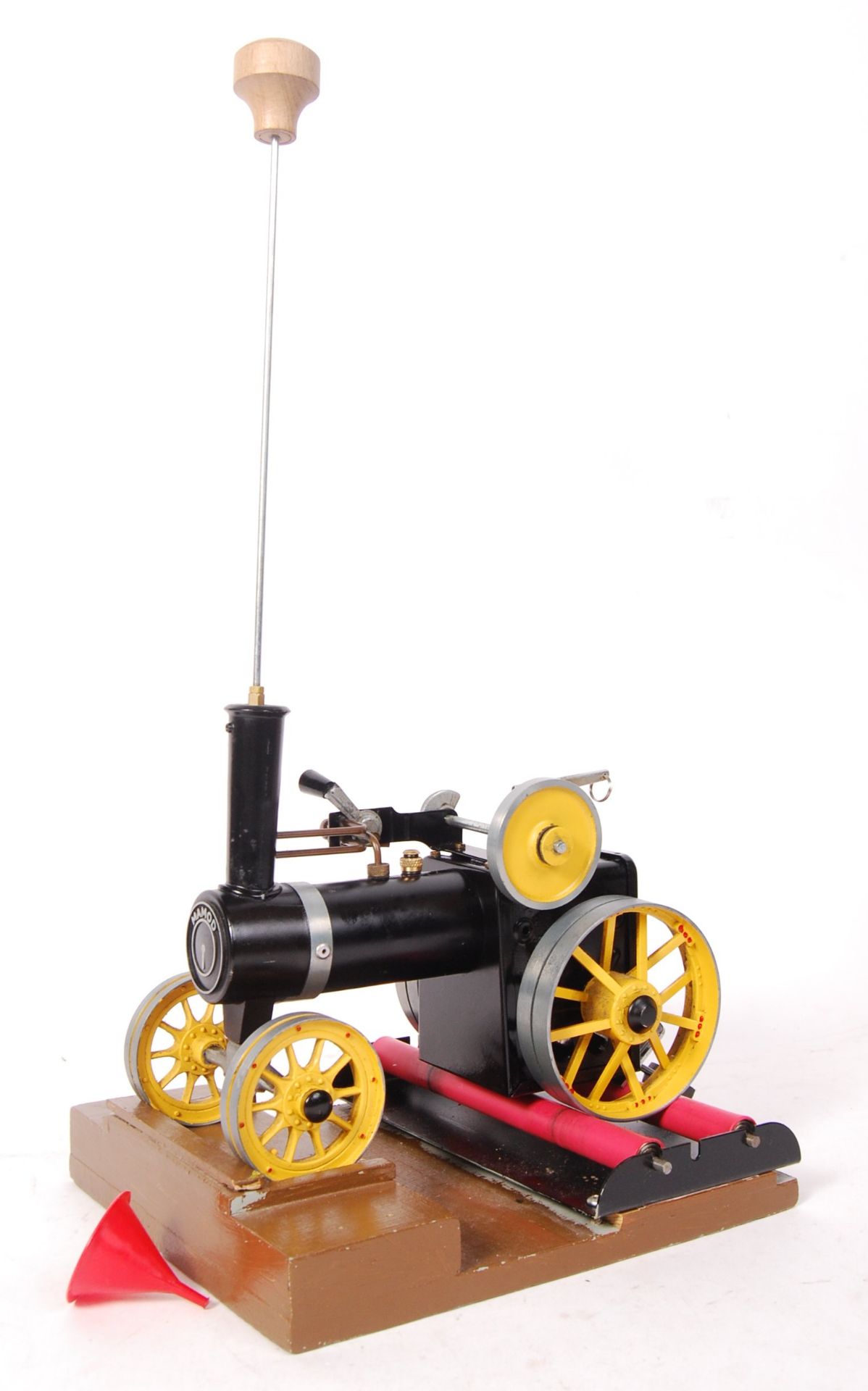 MAMOD MADE LIVE STEAM TRACTION ENGINE AND ROLLING ROAD