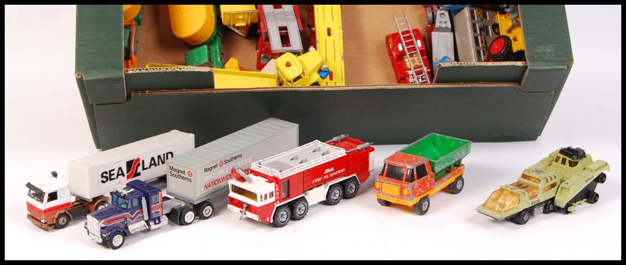 ASSORTED SCALE DIECAST MODEL VEHICLES - Image 6 of 6