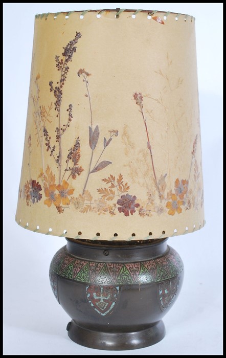 An early 20th century Art Nouveau table lamp. The - Bild 5 aus 8