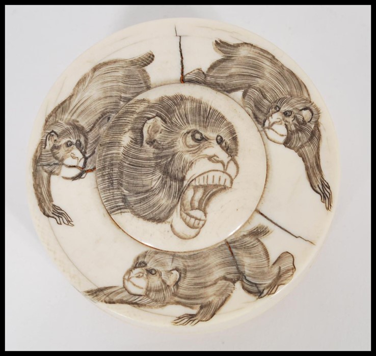 A 19th century Chinese ivory roundel pot depicting