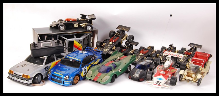 RC RADIO CONTROLLED CARS AND RADIO AM / FM CARS - Image 7 of 9