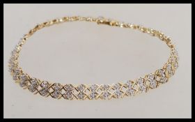 A hallmarked 9ct gold bracelet chain having a cris