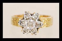 A hallmarked 18ct gold ring having a flower head s