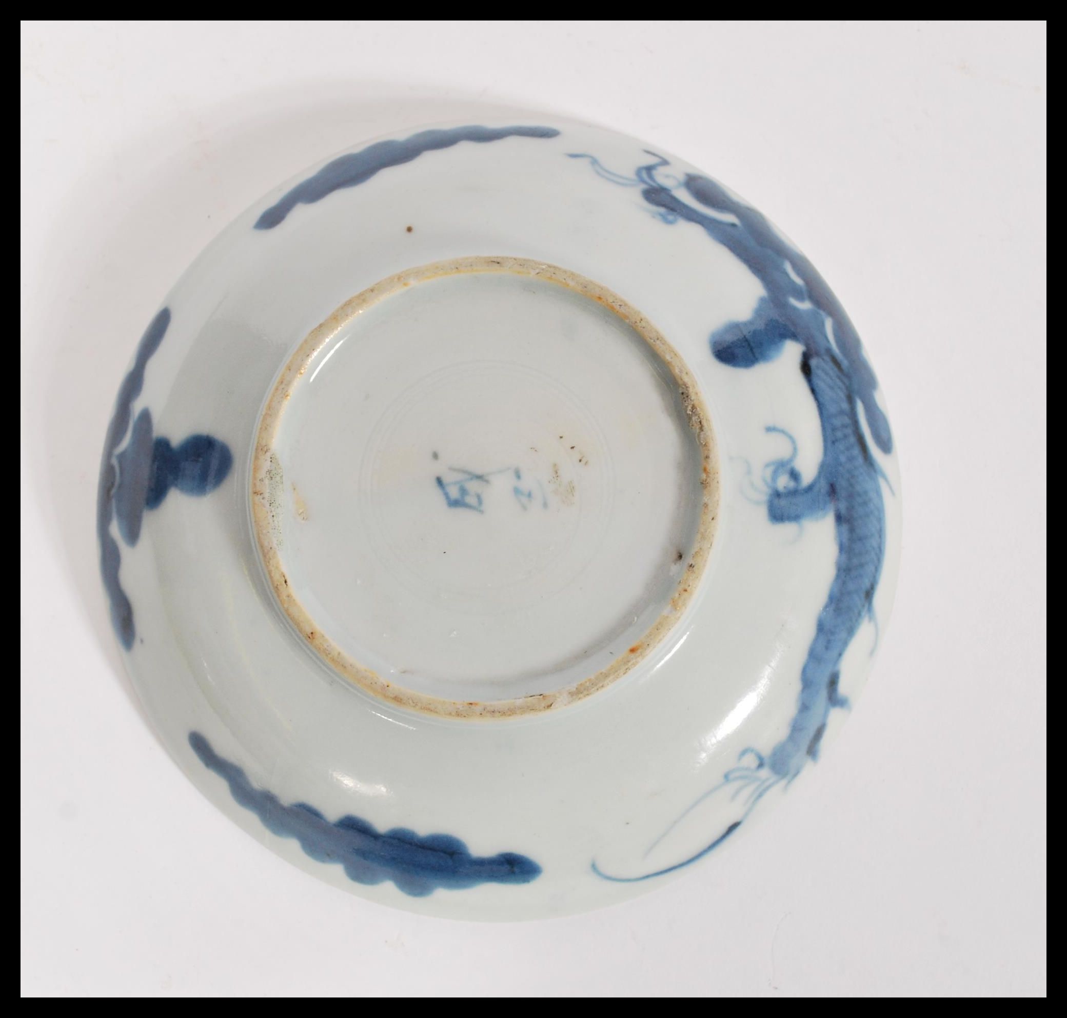 A 19th Century Chinese blue and white dinner plate - Bild 3 aus 3