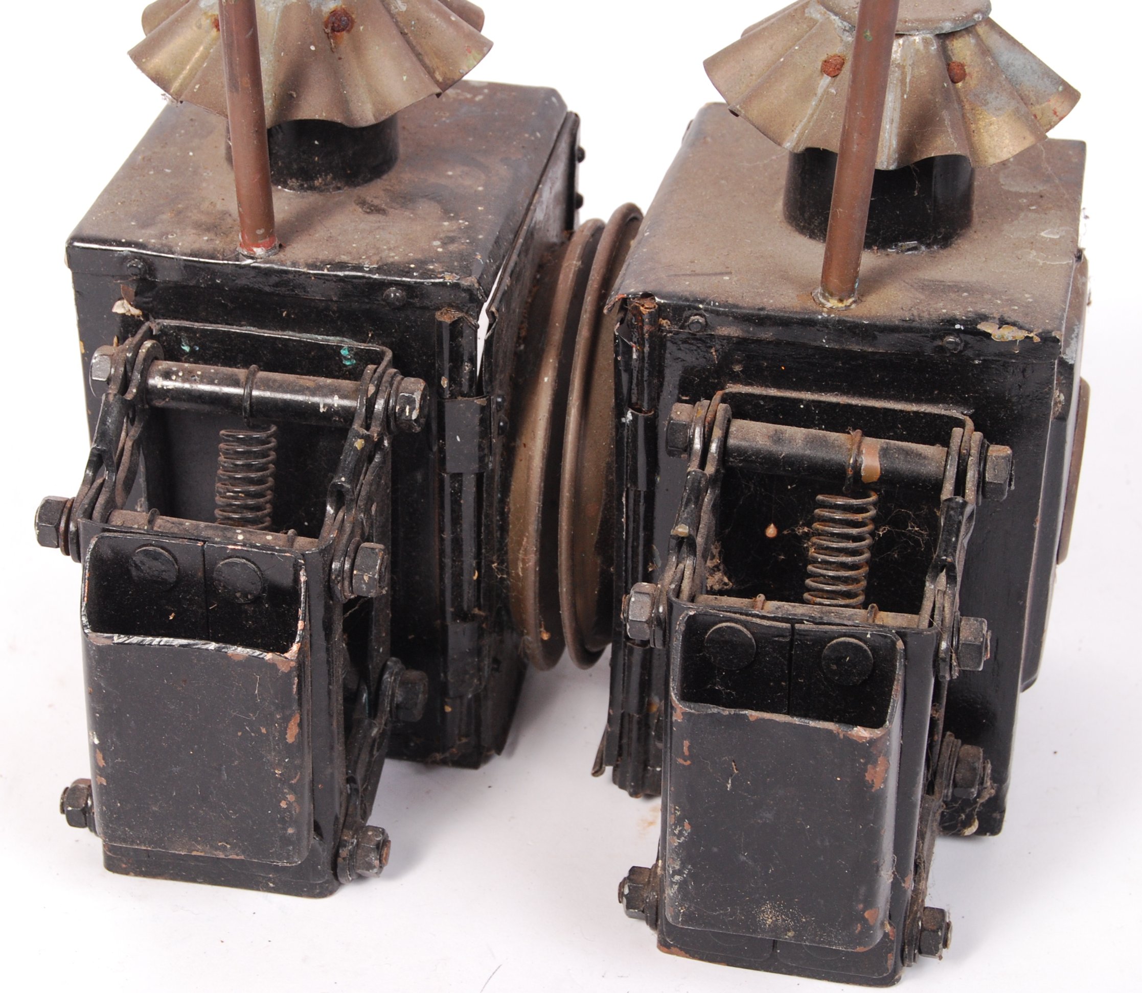 PAIR OF ANTIQUE / VINTAGE RAILWAY / CARRIAGE LAMPS - Image 2 of 3