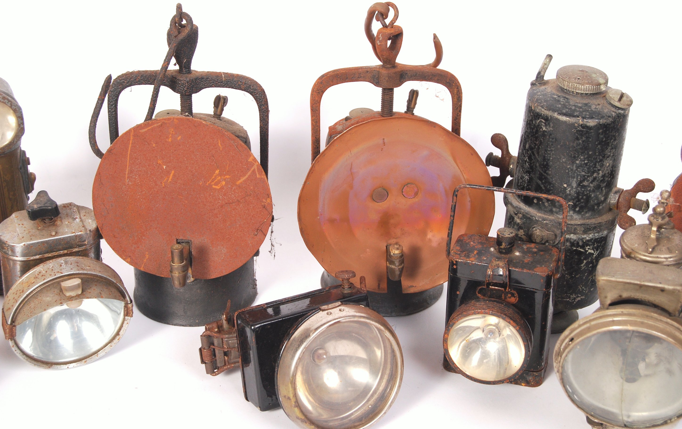 COLLECTION OF ANTIQUE BICYCLE / MOTORCYCLE / SAFETY LAMPS - Image 4 of 6