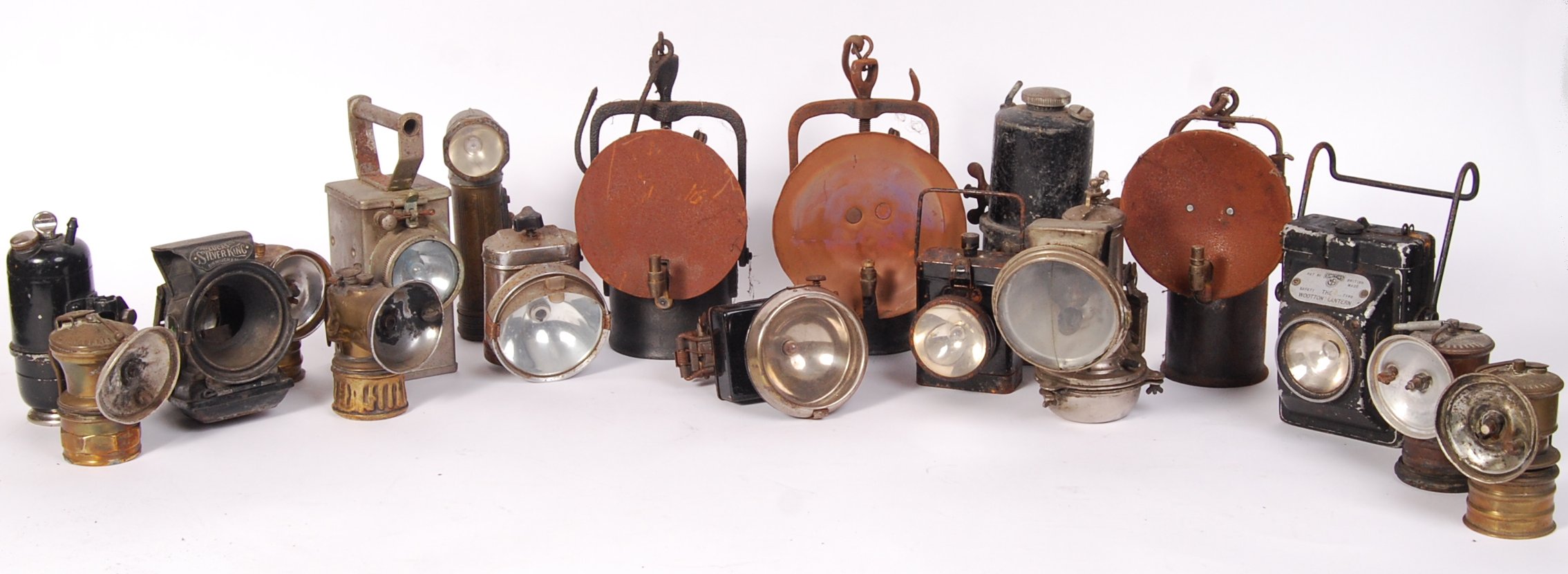 COLLECTION OF ANTIQUE BICYCLE / MOTORCYCLE / SAFETY LAMPS