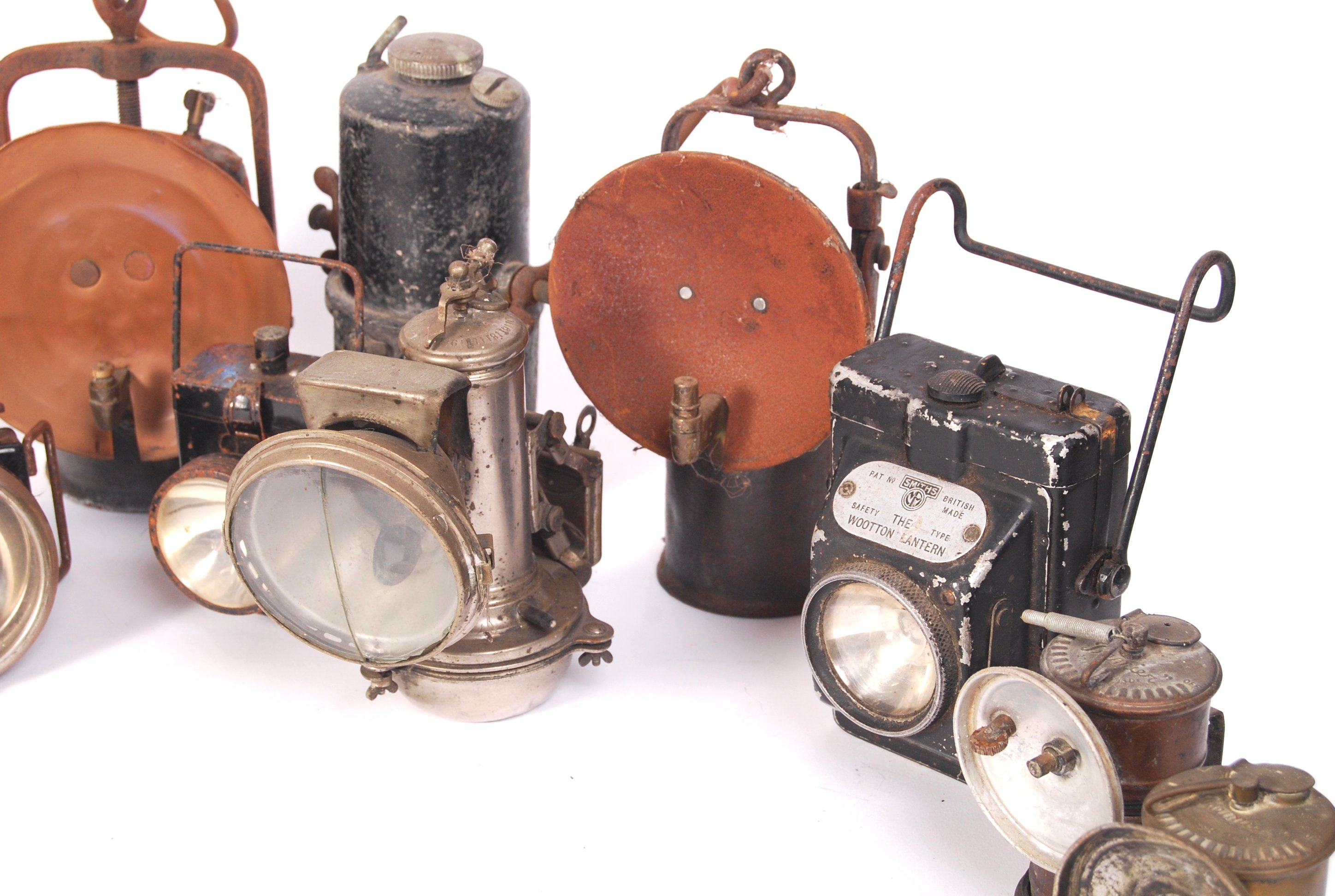 COLLECTION OF ANTIQUE BICYCLE / MOTORCYCLE / SAFETY LAMPS - Image 5 of 6