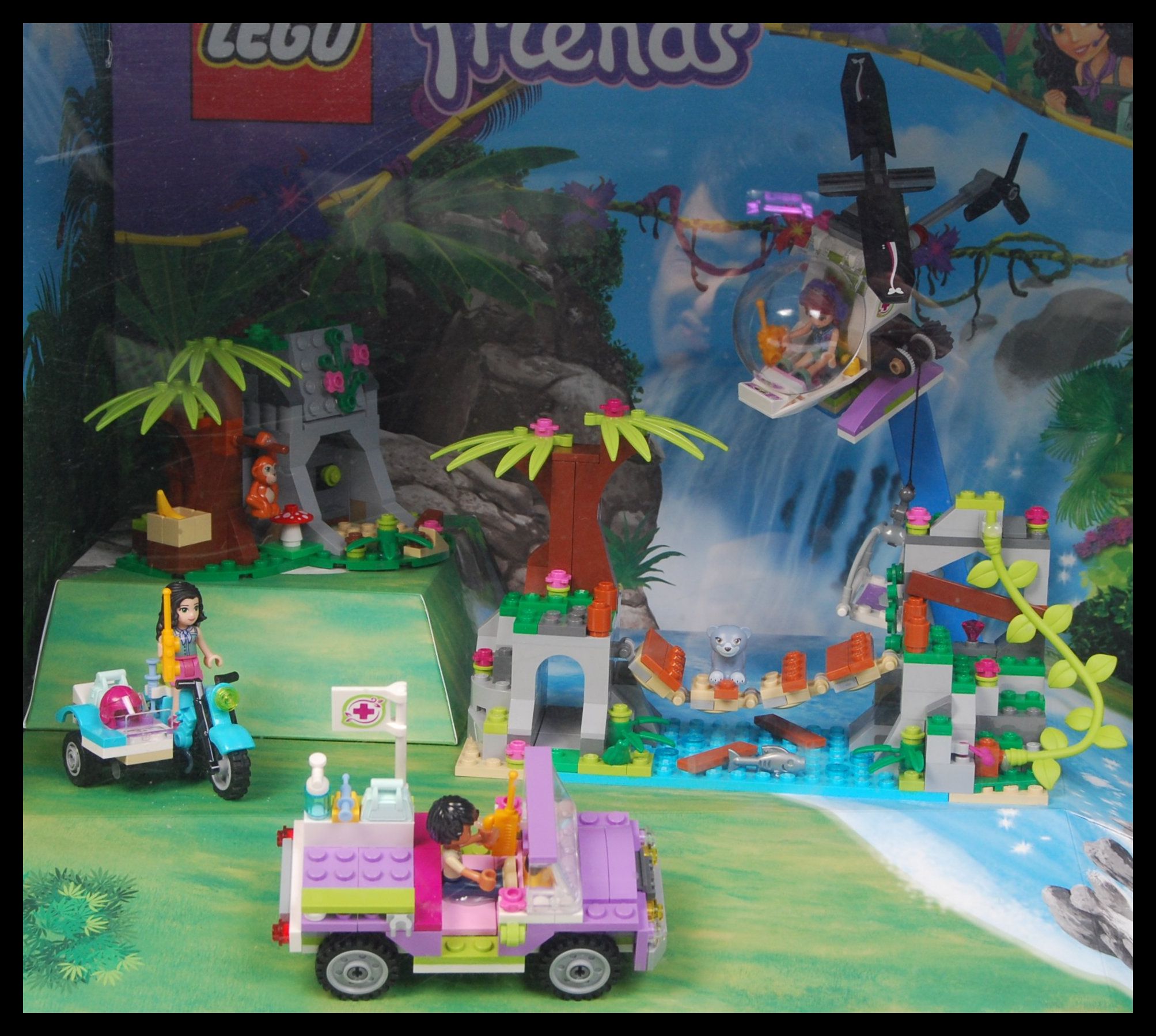 LEGO FRIENDS SHOP DISPLAY - Image 2 of 3