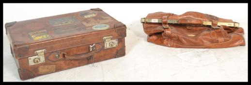 Two vintage retro 20th Century travelling bags to