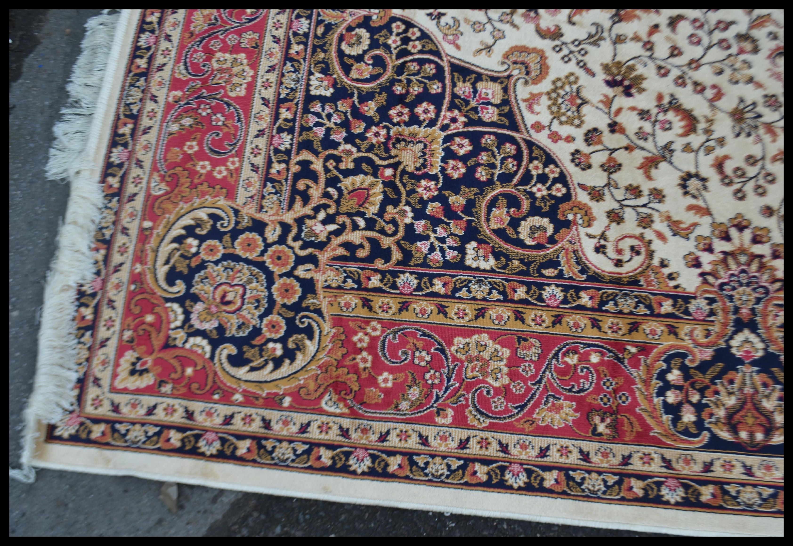 A large Persian floor carpet Keshan rug having a b - Image 3 of 4