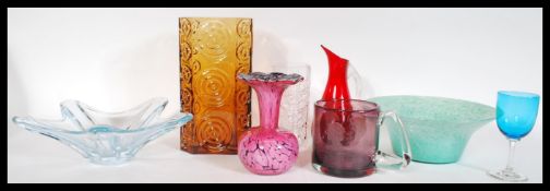 A collection of vintage glassware to include Darti
