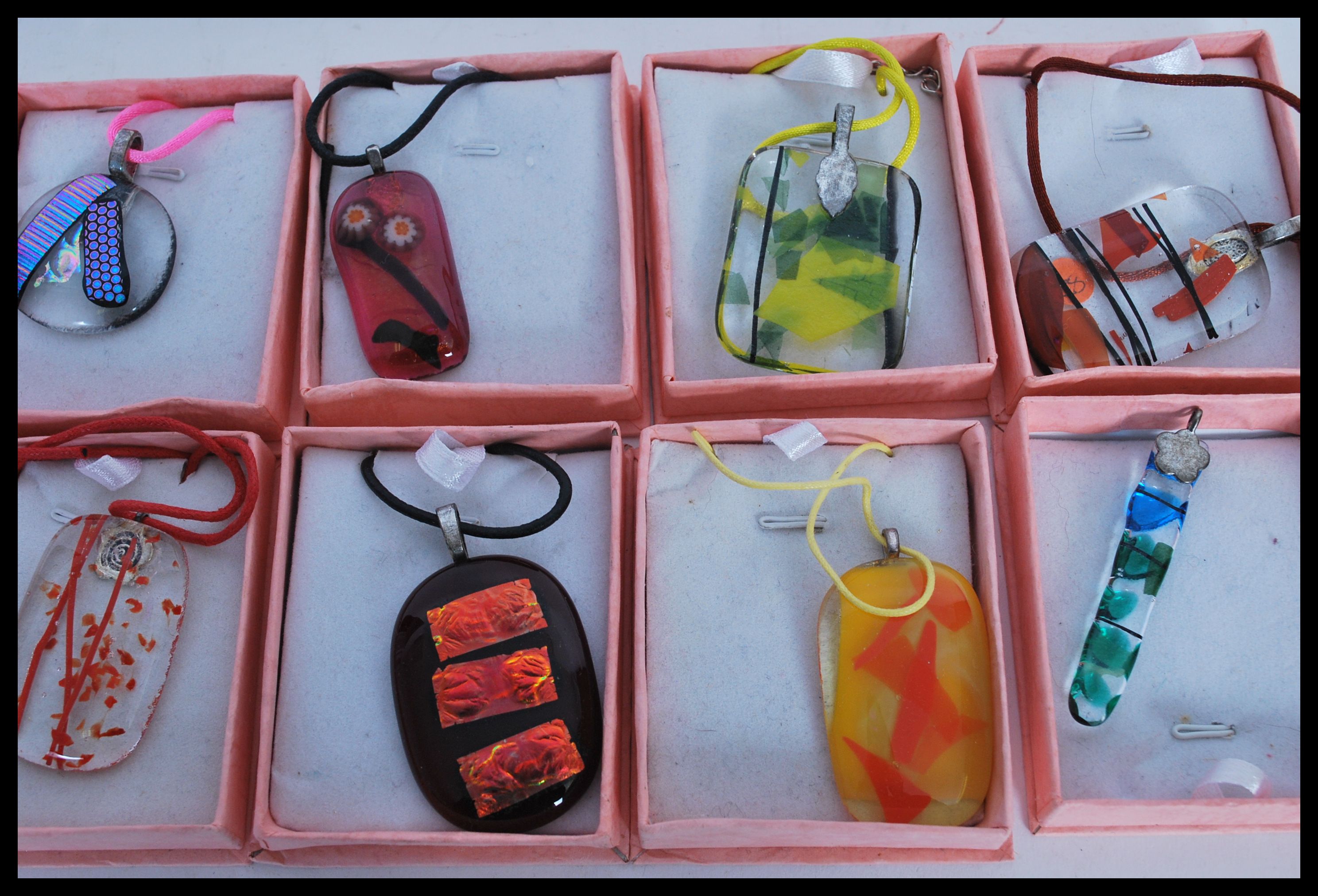 A selection of art glass pendants of different col - Image 3 of 4