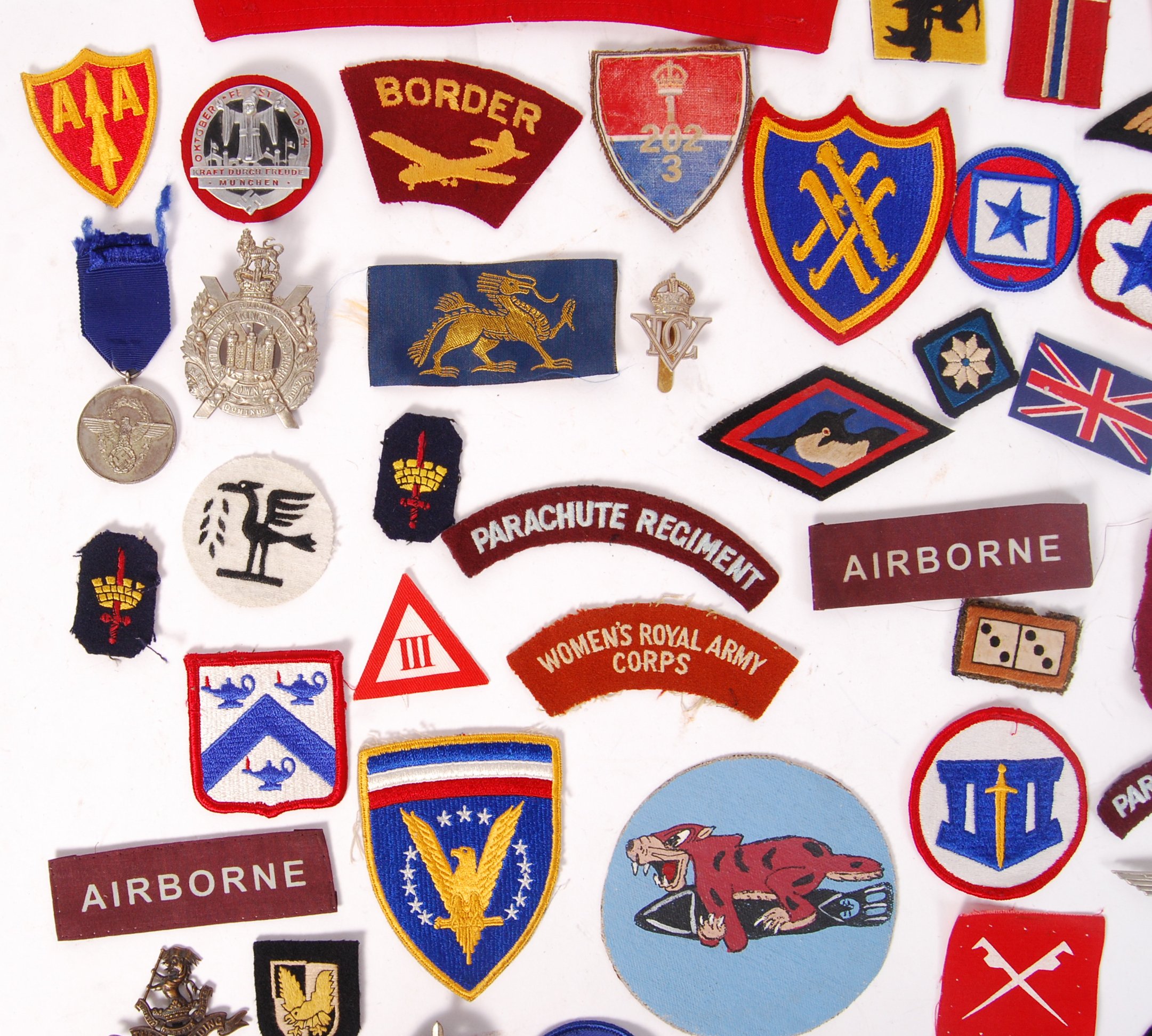 ASSORTED MILITARIA INSIGNIA PATCHES / CLOTH BADGES - Image 4 of 5